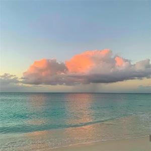 男生将78申请女生的定眼漫画
