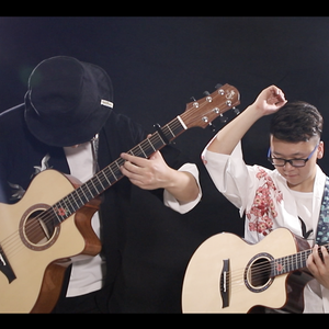 男生将78申请女生的定眼漫画
